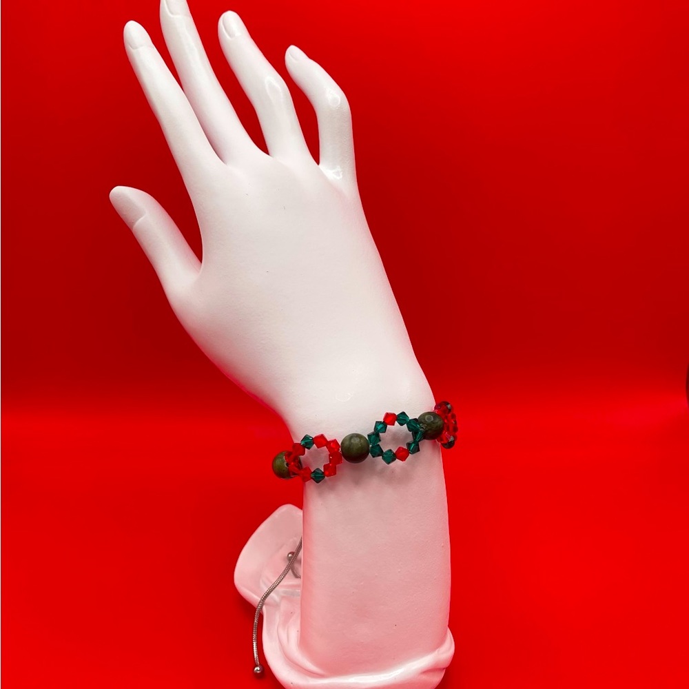 Handmade Holiday Collection Jade and Crystals Bracelet